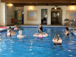 exercise class in swimming pool. Photo by HelpStation